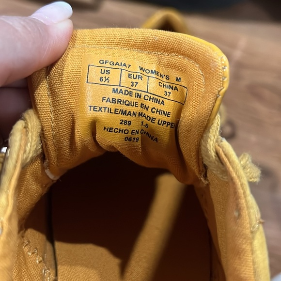 Guess sneakers - Picture 3 of 3